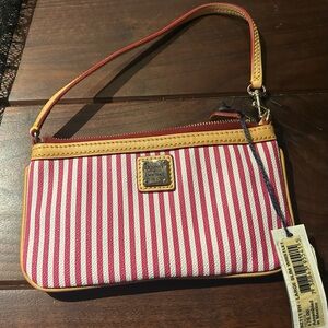 NWT 🔥🔥Dooney & Bourke Red and Cream Striped Wristlet No Call Outs